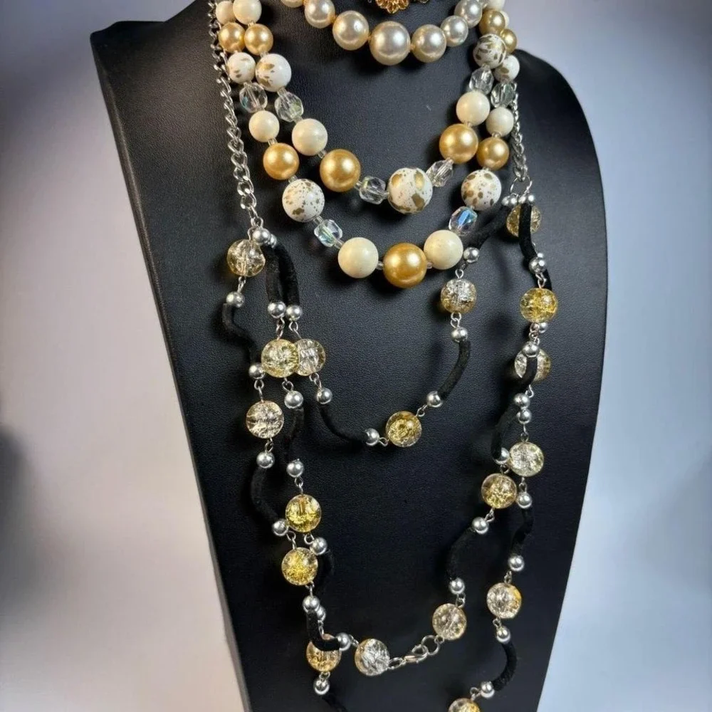 Glam necklace collection with pearl and gold tone costume and fashion jewelry - Picture 3 of 6